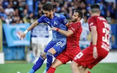 Защитникът на "Левски" Кристиан Димитров (вляво) бе част от отбора на "сините", отстранил "Апоел" (Беер Шева) преди две години.