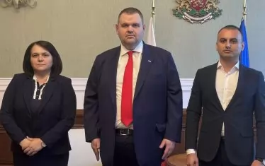 Делян Пеевски с Илкнур Кязим и Ерсин Юмер ...