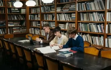 Почти целият борд на "Фулбрайт" напусна