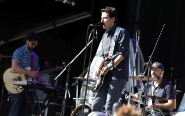 Началото на последния фестивален ден беше дадено от една от най-актуалните български инди рок групи ALI.