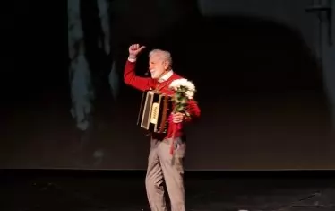 Ицко Финци - в профил, но не и сгърчен...