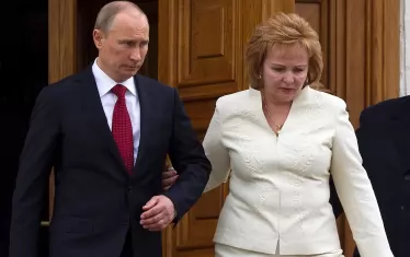 Канада удари със санкции бившата жена на Путин и дъщерята на Елцин