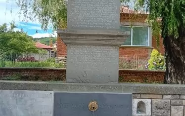 Чешмата, течаща едновременно към Черно и Бяло море, е обновена