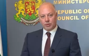 Премиерът: Не хуквайте да харчите и обменяте левове 
