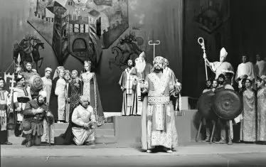  Сцена от първата постановка в Стара Загора през 1975-а.