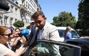 5 неудобни въпроса за корупционния скандал в "Продължаваме промяната"