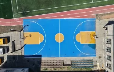 "Хубаво е и е готово": Игрище се намести върху писта
