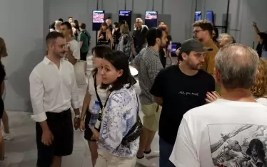 Момент от миналогодишното представяне на изложбата на номинантите за награда БАЗА.