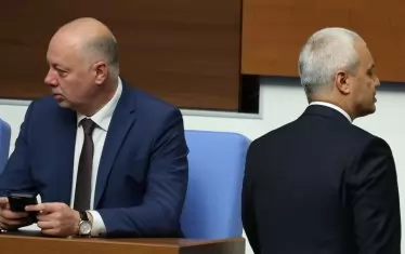 И третият вот на недоверие срещу кабинета "Желязков" е обречен на неуспех