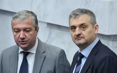 Управляващите създават нови постове за партийни назначения