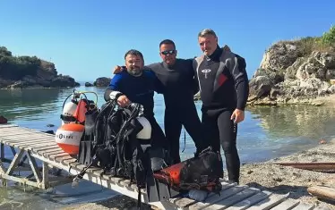  Екипат на експедицията - вляво е ръководителят ѝ проф. Иван Христов.