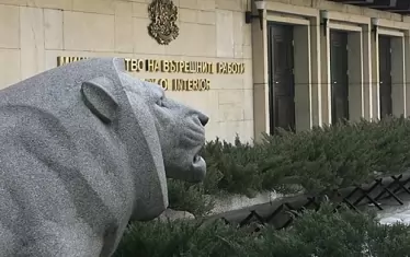 Полицай изнудвал бизнесмен с данни от МВР, за да му дава подкупи