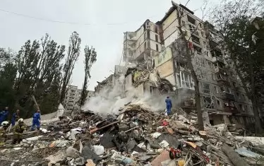 Руска ракета напълно срути част от жилищен блок в Киев