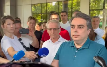 Асен Василев: Върна се рекетът върху бизнеси и опоненти