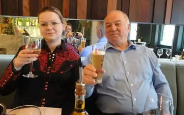 Лондон удари 18 агенти на ГРУ заради дъщерята на отровения Скрипал