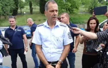 Шеф в КАТ уреждал специални номера срещу дарения за полицейския отбор