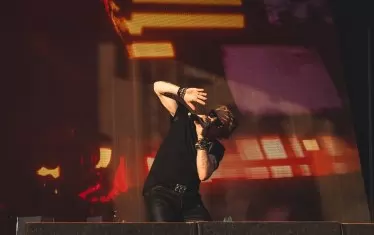 Дори примадоната Аксел не може да й развали настроението. 