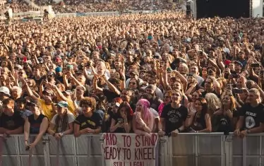 40 000 дочакаха Guns N' Roses