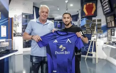 Лично собственикът на "Левски" Наско Сираков присъства при представянето на новопривлечения бивш играч на "Черно море" Мазир Сула.