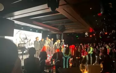  Спектаклите събират на сцената през годините някои от най-обичаните български актьори.