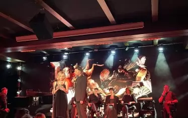   Спектаклите събират на сцената през годините някои от най-обичаните български актьори.