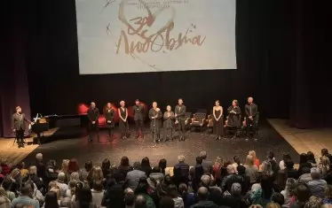   Спектаклите събират на сцената през годините някои от най-обичаните български актьори.