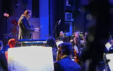  Диригентът Виктор Крумов