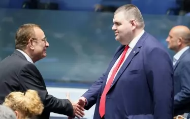 Пеевски живее под наем и чака 19 млн. лв. дивиденти