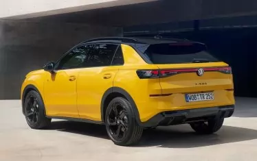 Новият Volkswagen T-Roc: по-голям и само хибриден