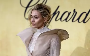  Парис Джаксън на червения килим на Международния филмов фестивал в Кан през май.