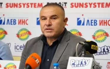 Шефът на щангите развя плашилото "Пеевски" пред непокорния УС