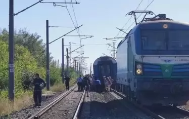 Дерайлира вагон на влака Бургас-София