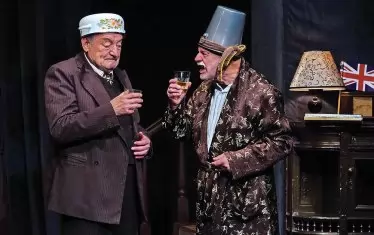  С Антон Радичев в „Колко е важно да бъдеш сериозен (години по-късно)“ - последното превъплъщение на Кавадарков в Народния.