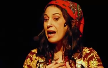  Актрисата има 13 спектакъла в актуалния си репертоар.