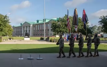 Петима войници са простреляни във военна база на САЩ