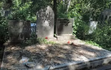 Гробът на Цвятко Бобошевски на Централните софийски гробища.