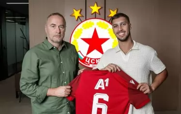 Новият спортен директор на ЦСКА Бойко Величков представя първия играч, привлечен след неговото идване в клуба - Бруно Жордао.