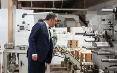 Издирван за нелегална фабрика за цигари се предаде сам