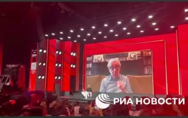 Във видеовръзка с Москва по време на скорошно киносъбитие.