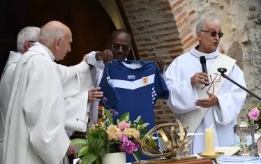 Ръгбито е застъпено силно и по време на богослуженията.