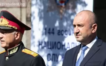 Държавният глава и неговото доверено лице Емил Тонев, който е шеф на НСО. На два пъти Радев отклони искания на  политически сили да го освободи