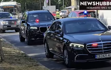 Кортежът на президента Радев блокира Варна