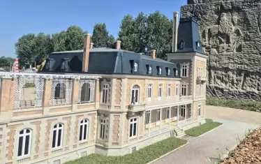  Царската резиденция "Евксиноград" съседства с Мадарския конник.