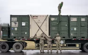 Българска и чужда военна техника се придвижва по влакове и пътища 