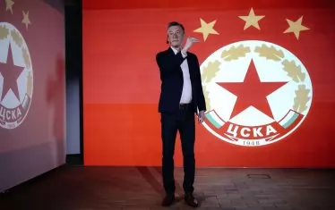 Феновете поискаха двама директори на ЦСКА да напуснат