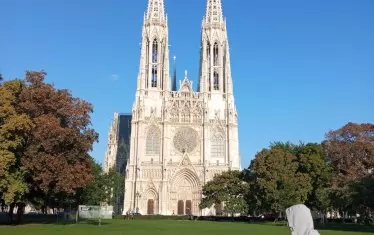  Votivkirche и парк "Зигмунд Фройд" отпред.