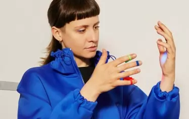  Авторката създава своите произведения със специални фотографски техники.