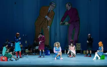  Сцена от спектакъла.