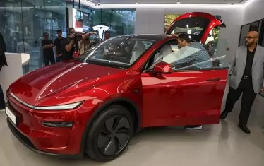 САЩ разследват 174 000 коли Tesla заради дефект