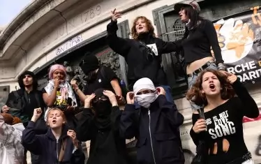 В Париж недоволни се събраха на на площад Place de la Republique